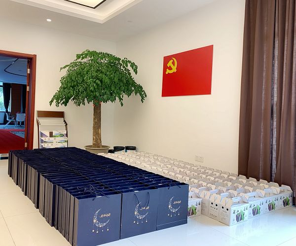 “歡樂中秋，情濃意濃”